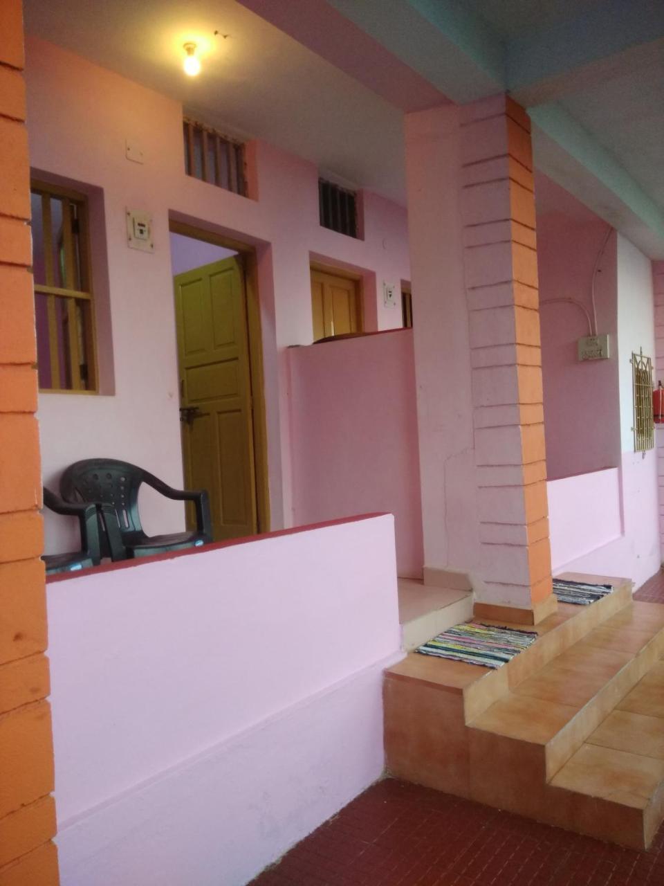 Om Ganesh Naik Guest House Arambol Eksteriør billede
