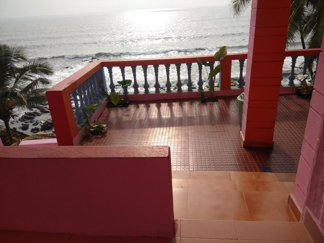 Om Ganesh Naik Guest House Arambol Eksteriør billede