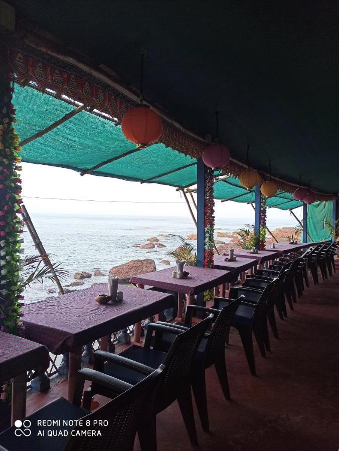 Om Ganesh Naik Guest House Arambol Eksteriør billede